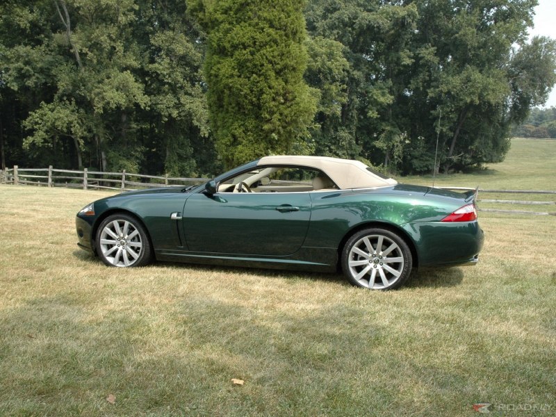 Jaguar XK зеленый