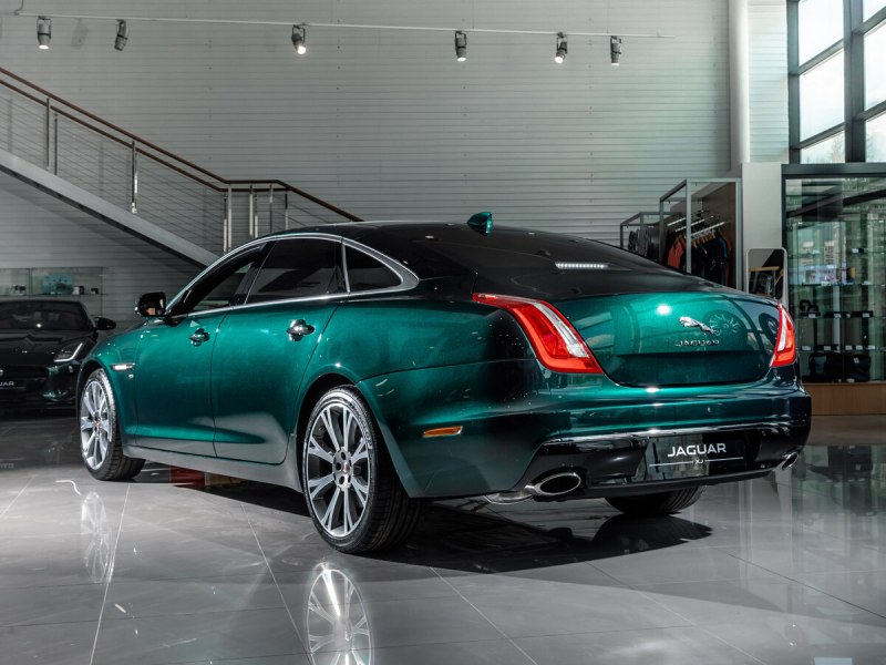 Jaguar XJ 351 зеленый