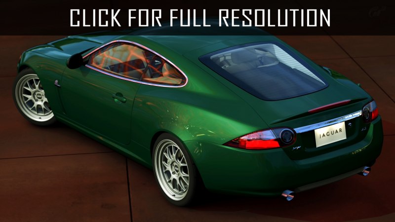 Jaguar XKR зеленый