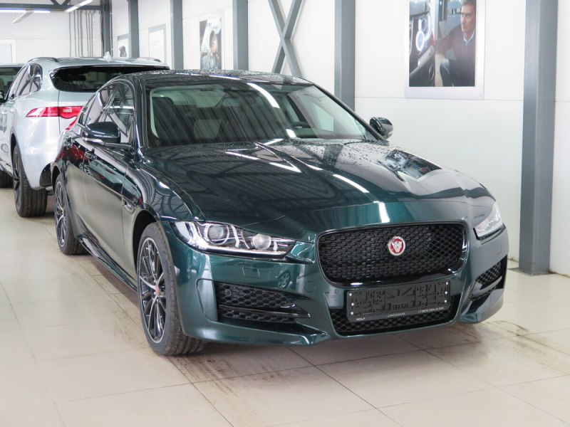 Jaguar xe British Racing Green