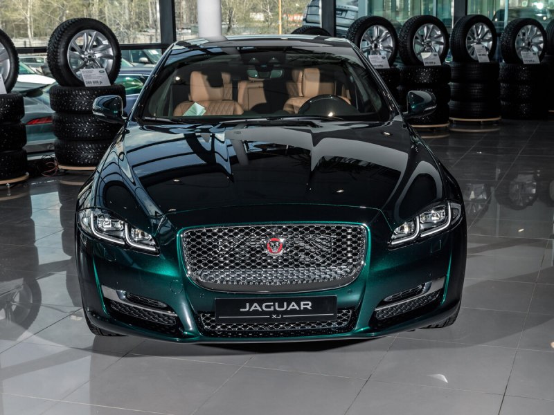Зеленый Ягуар XJ