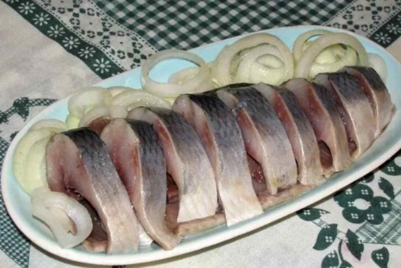 Селедка соленая