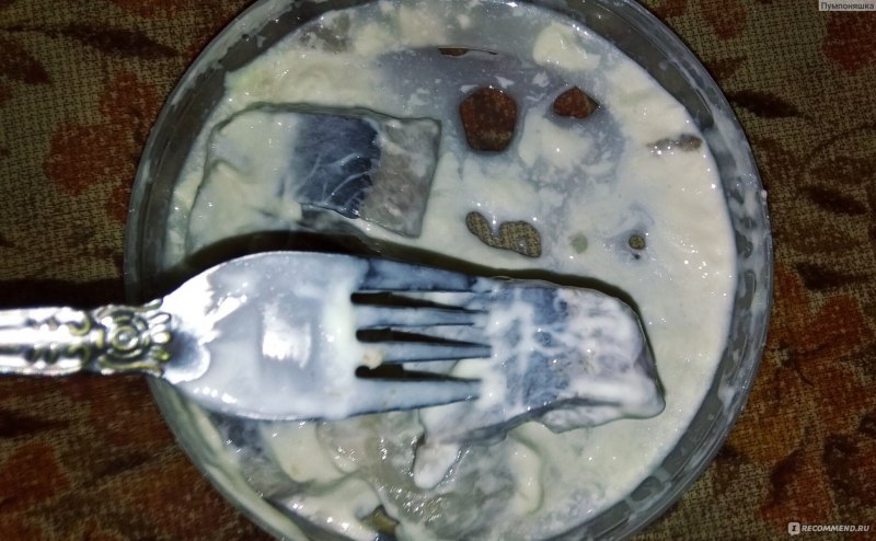 Сельдь с укропом и сметаной