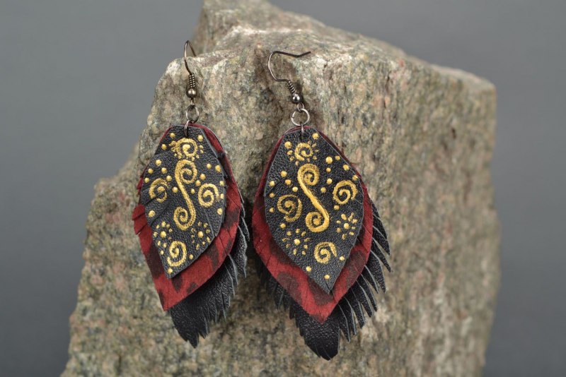 Сережки из кожи