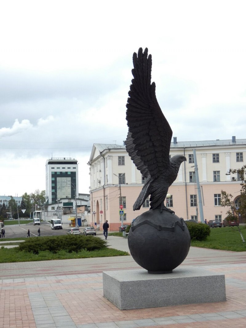 Крылья орла скульптура