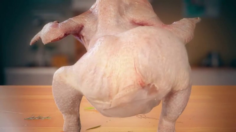 Курица бежит