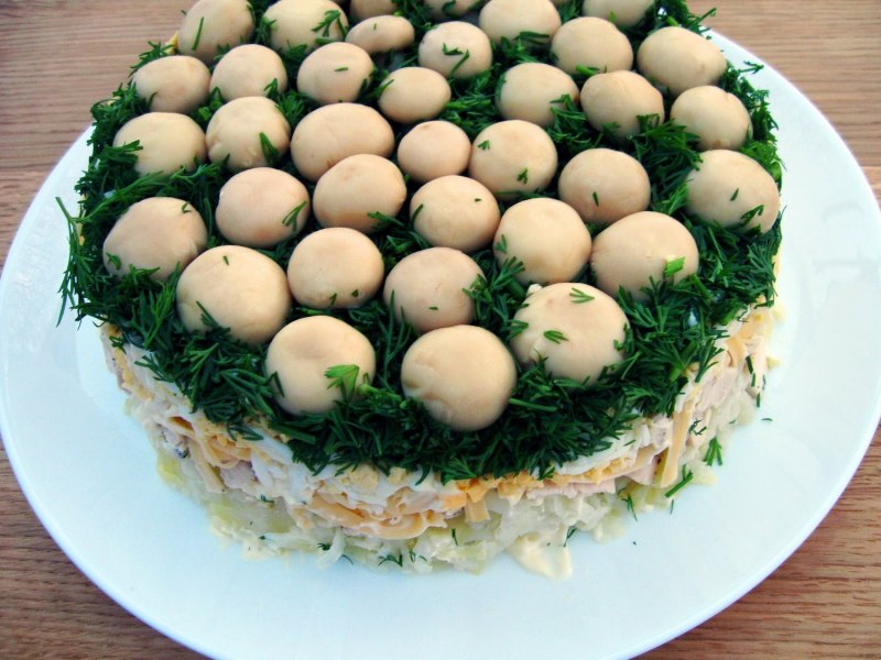 Салат глухариное гнездо классический