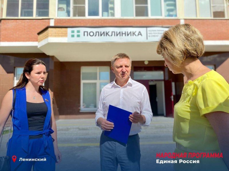 Июньский Жук бронзовка