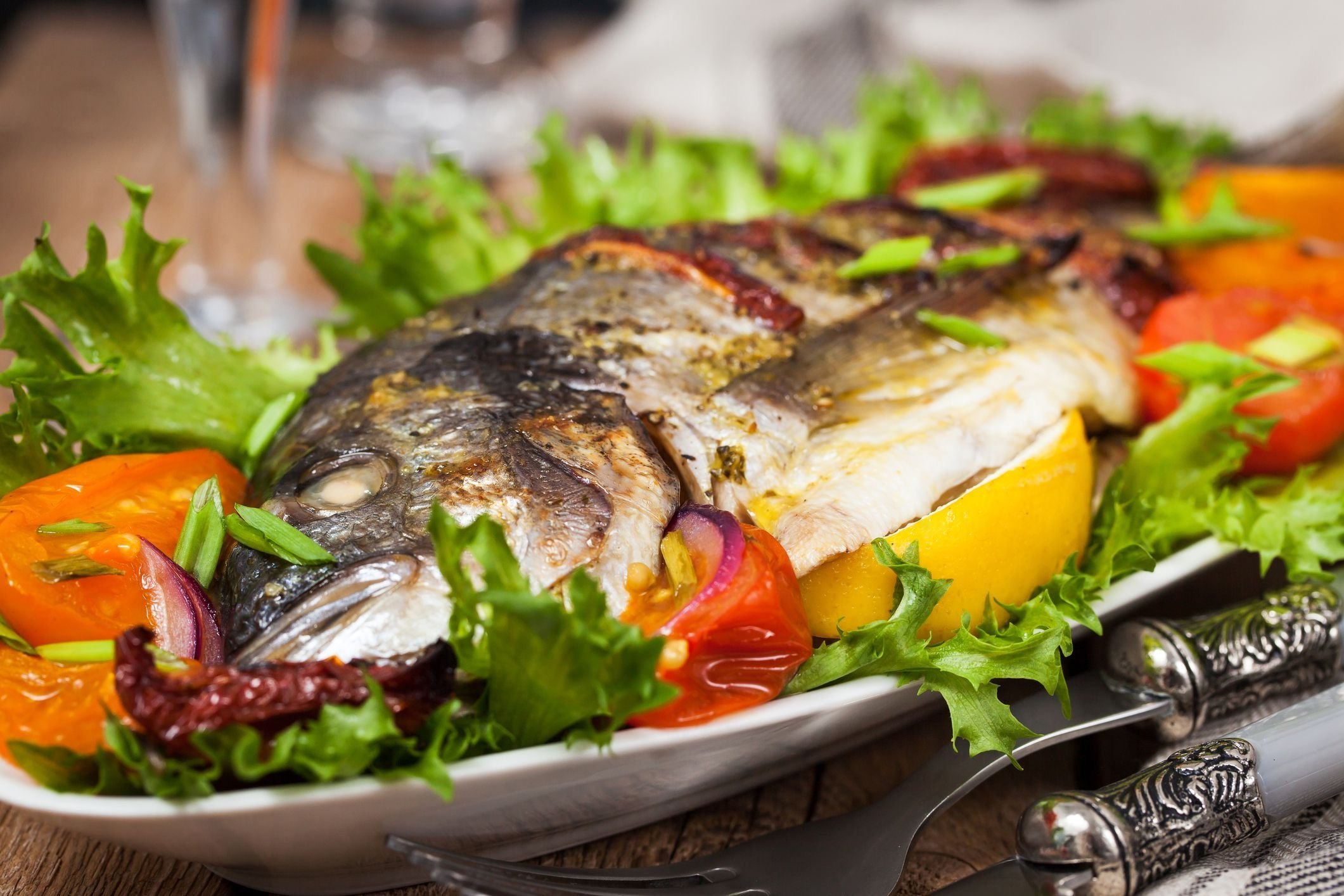 7 блюд из рыбы. Ковурма балик. Сибас фаршированный овощами. Дорадо. Рыба запеченная с овощами.