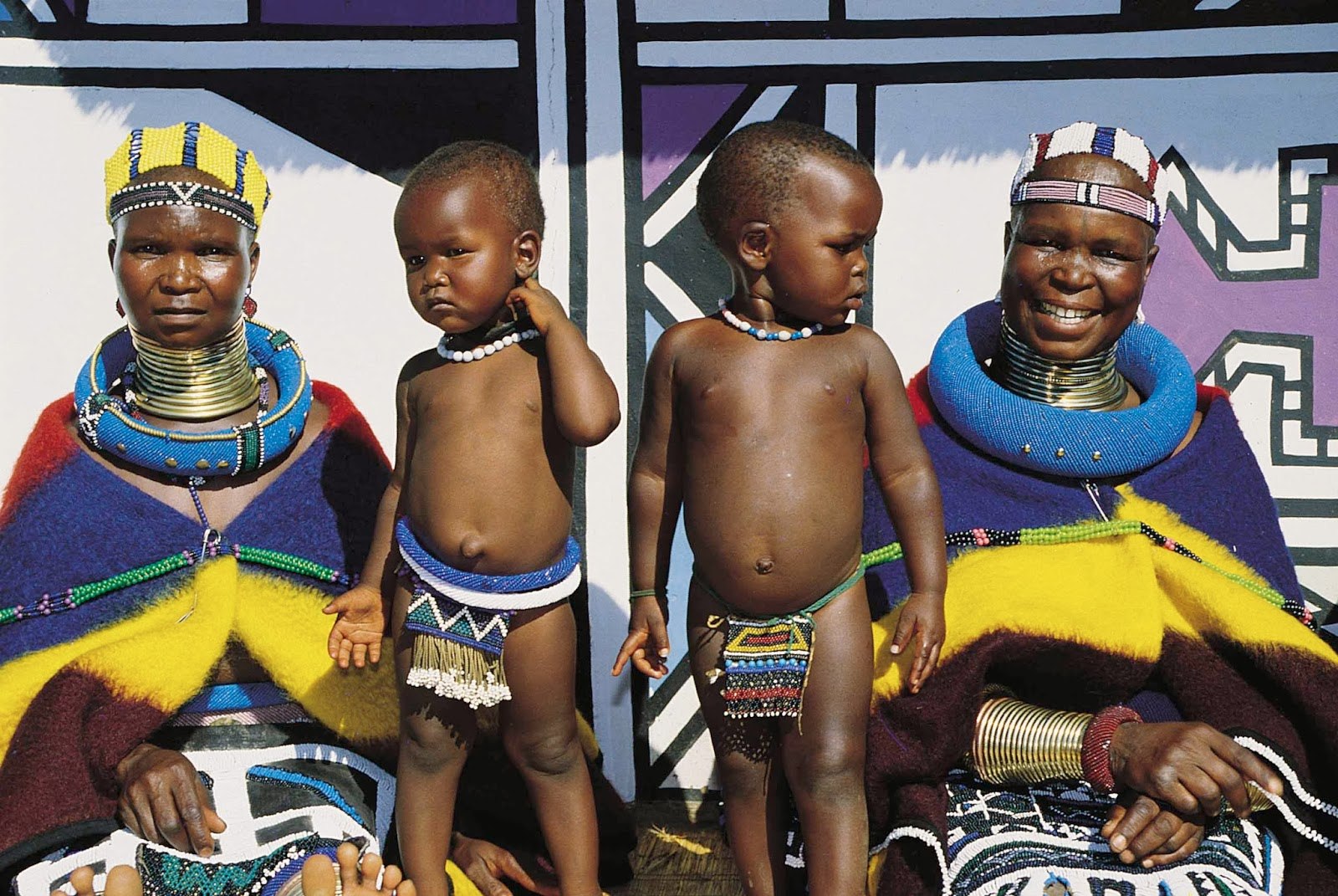 Самое красивое племя в Африке. Африканское племя ндебеле. Женщины племени ндебеле.