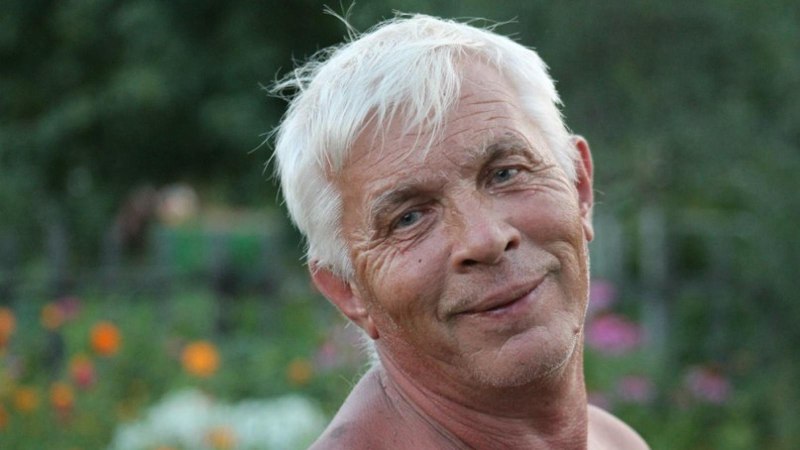 Старый дед