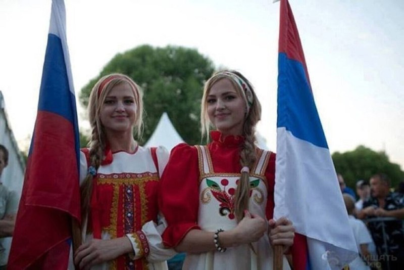 Русские и сербы братья навек на сербском