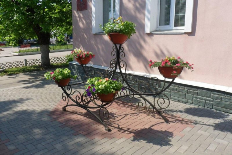 Кованые изделия для цветов