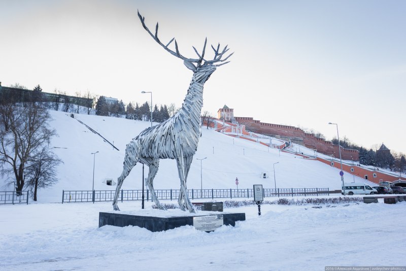 Олень на Нижневолжской набережной в Нижнем Новгороде