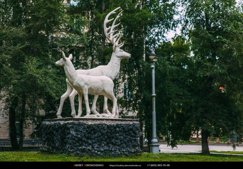 Памятник оленям в Новокузнецке