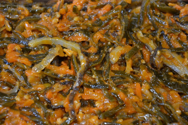 Солянка с морской капустой и кукумарией