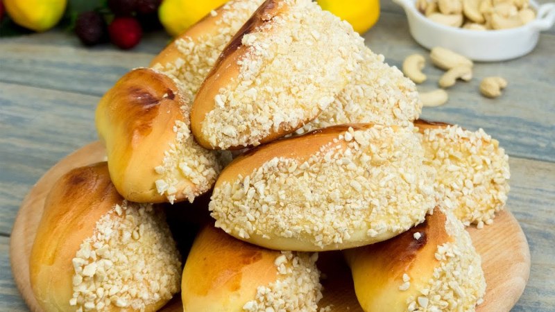 Лакомка булочка с кремом