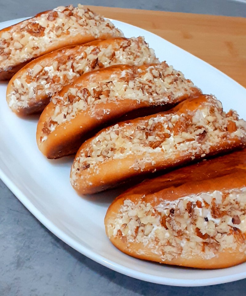 Булочка Лакомка