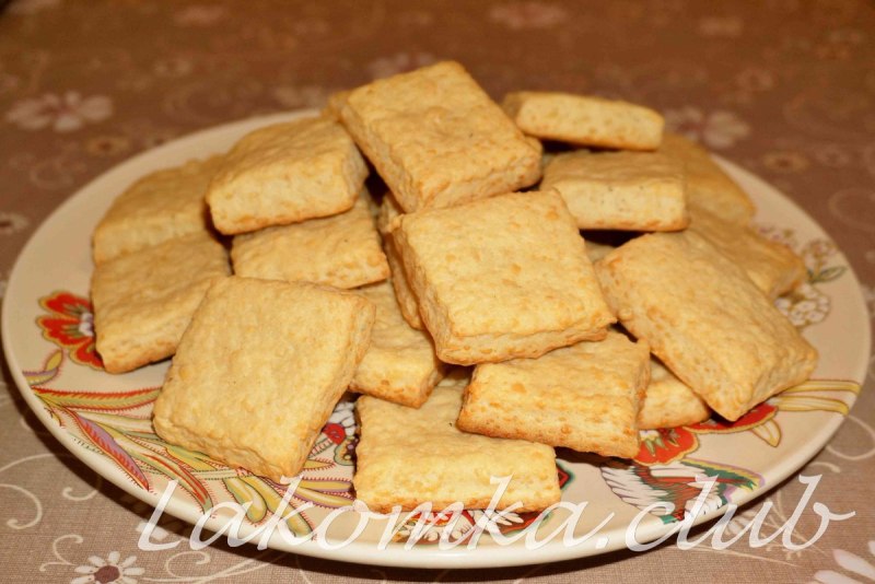 Лакомка печенье сырное