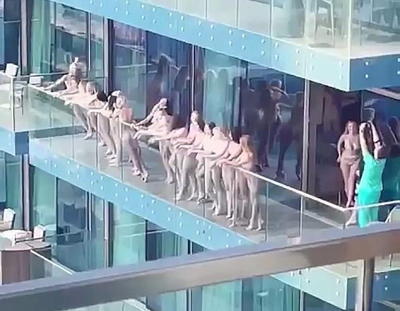 Голая фотосессия в Дубае