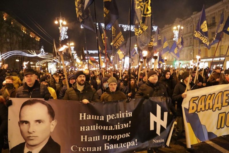 Украина факельное шествие бандеровцев