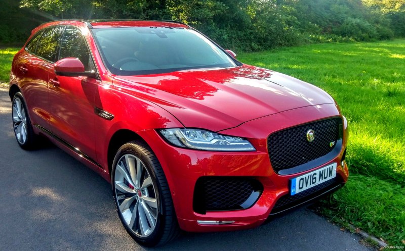 Jaguar f-Pace Red